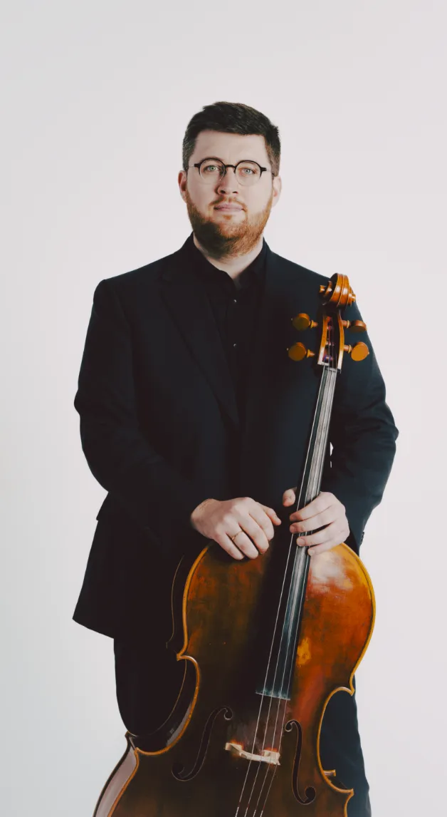 Violonchelista del Cuarteto Iberia con su violonchelo